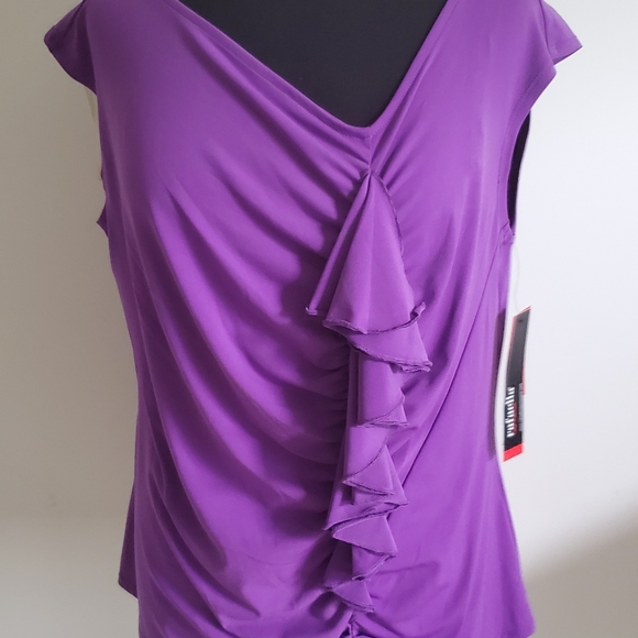 "HOST PICK" Rafella Form & Function Sleevess Top. - Picture 4 of 6